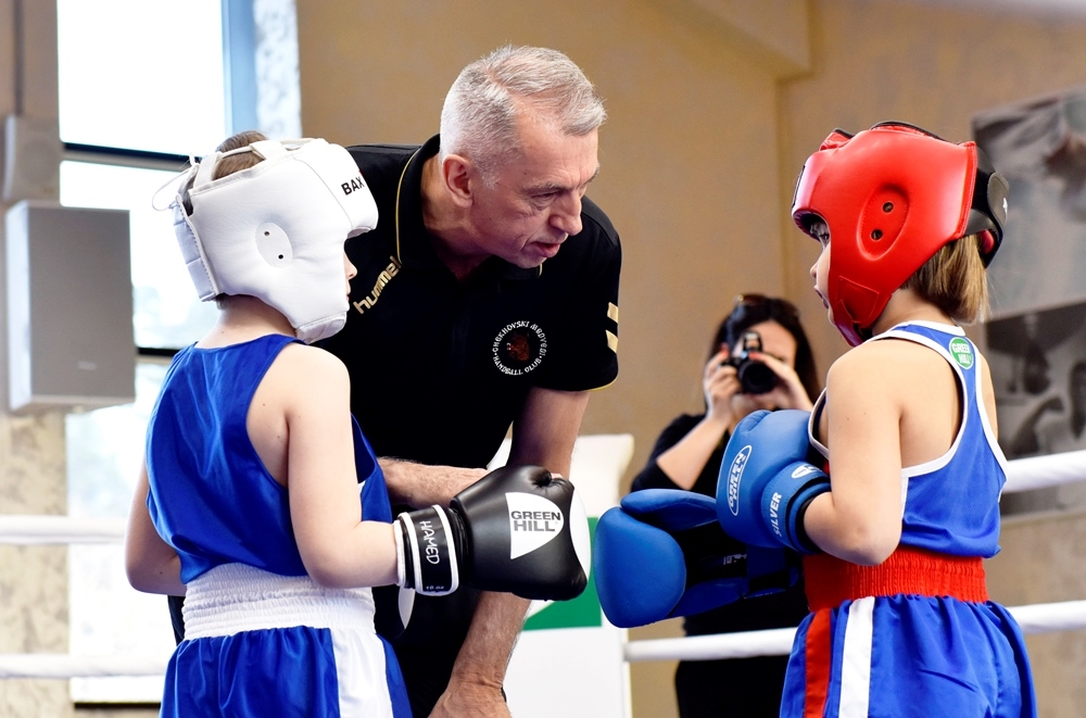 В Академии бокса Александра Лебзяка прошли боксерские поединки среди начина...